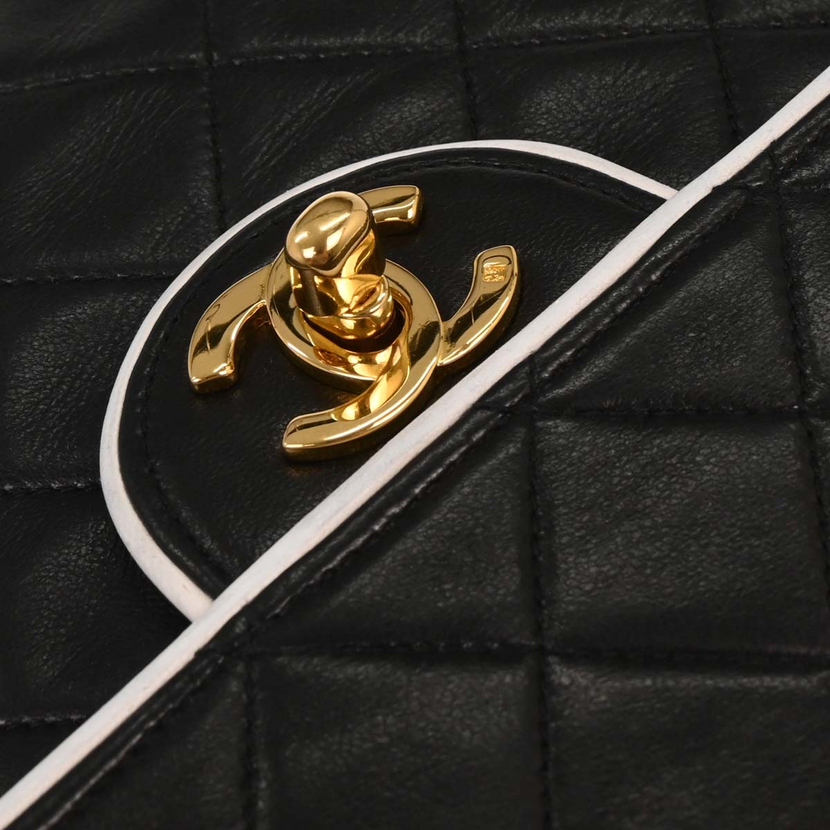 Chanel 1994-1996 Black Lambskin Single Flap Shoulder Bag