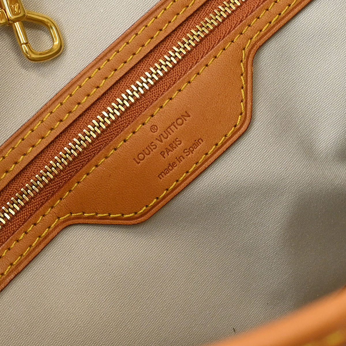 Louis Vuitton Monogram Dentelle Batignolles Horizontal M95400