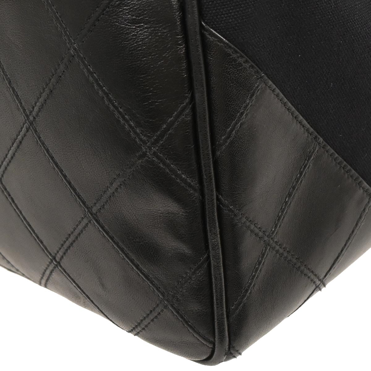 Chanel 1989-1991 Black Canvas Lambskin Bicolore 2way Shoulder Duffle Handbag