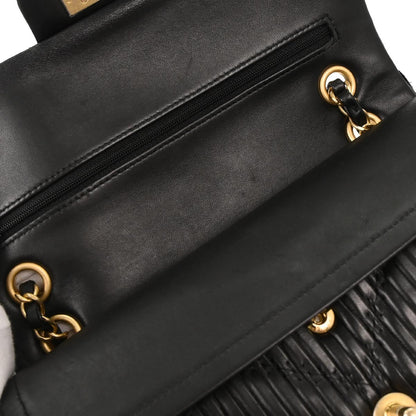 Chanel 2018 Black Calfskin Chevron Coco Pleats Medium Classic Double Flap Bag