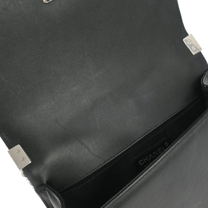 Boy Chanel Black Calfskin Chevron Medium Shoulder Bag