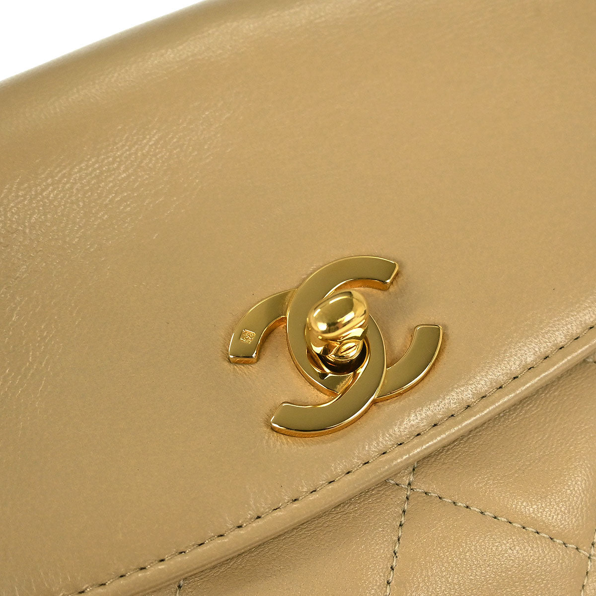 Chanel 1989-1991 Beige Lambskin Single Flap Shoulder Bag