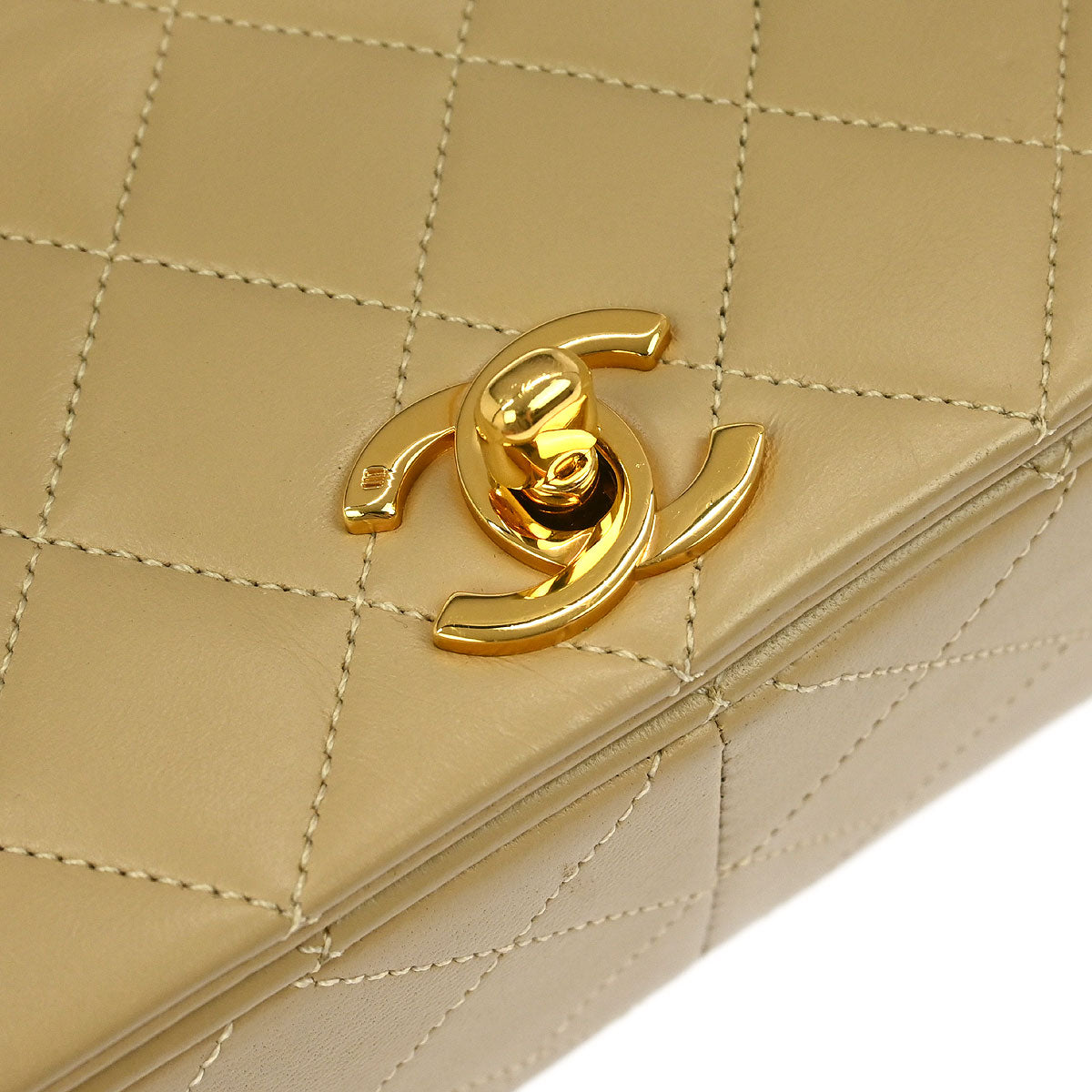 Chanel 1989-1991 Beige Lambskin Turnlock Small Full Flap Shoulder Bag