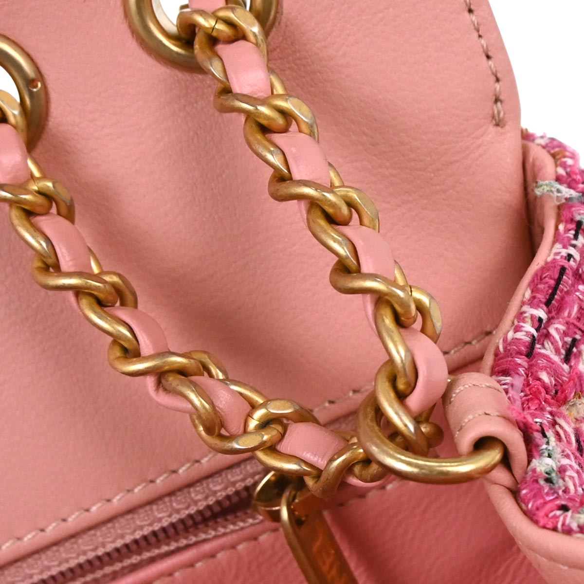 Chanel 2019 Pink Tweed Filigree Shoulder Bag