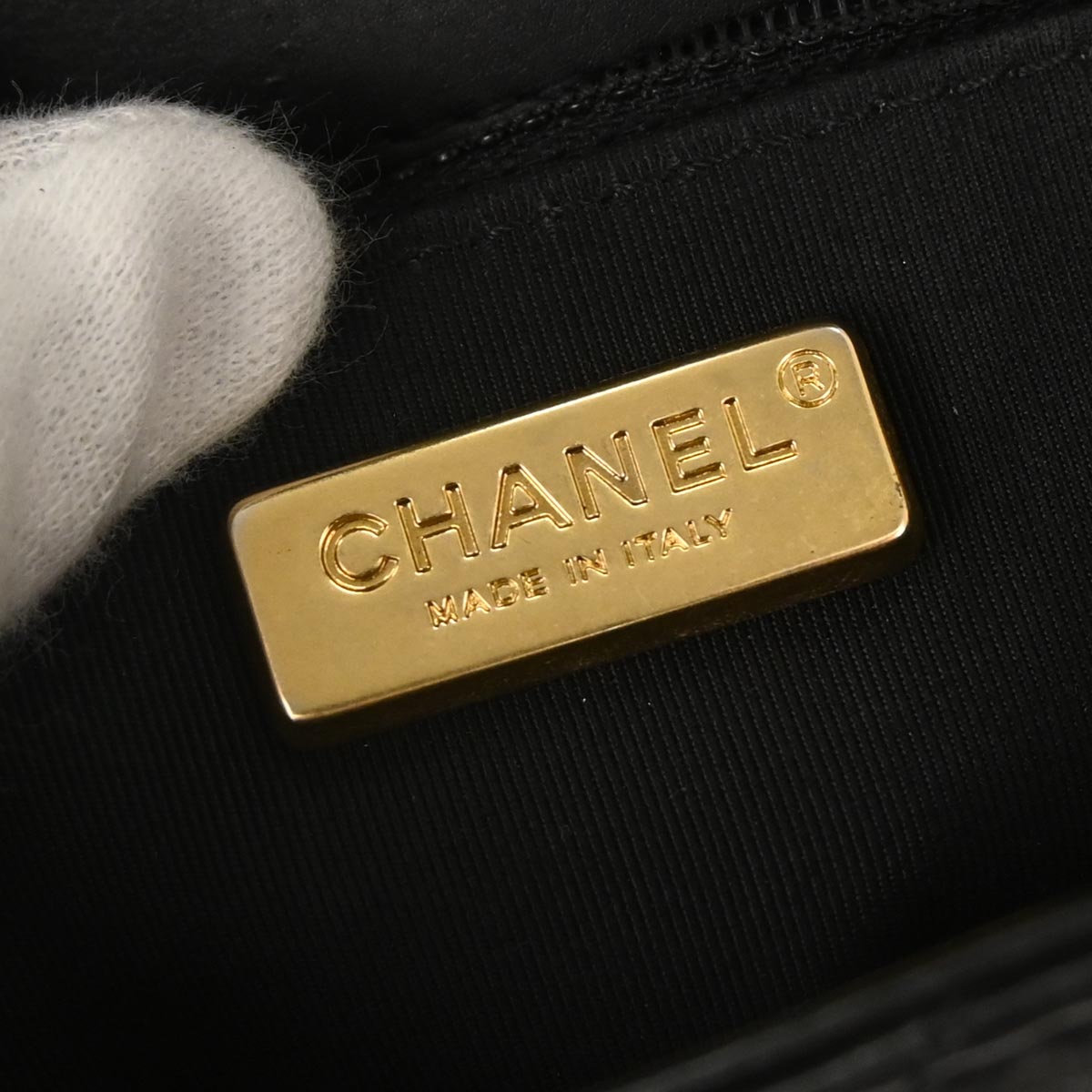 Chanel 2018 Black Calfskin Chevron Shoulder Bag