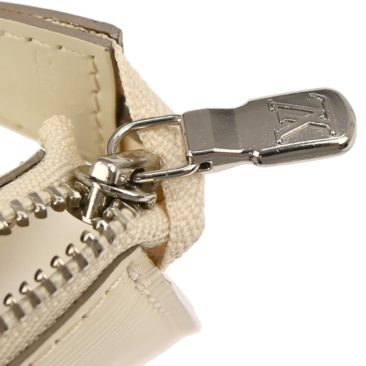 Louis Vuitton Ivory Epi Pochette Accessoires 24 Handbag M5298J