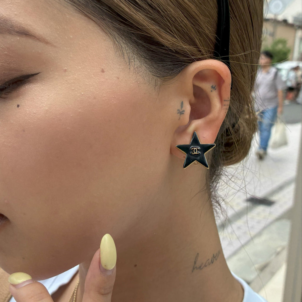 星が可愛い♪印象的な耳元に【CHANEL】CCロゴ スター ピアス 星×シャネルロゴ【CHANEL】スターCCピアス (CHANEL/ピアス