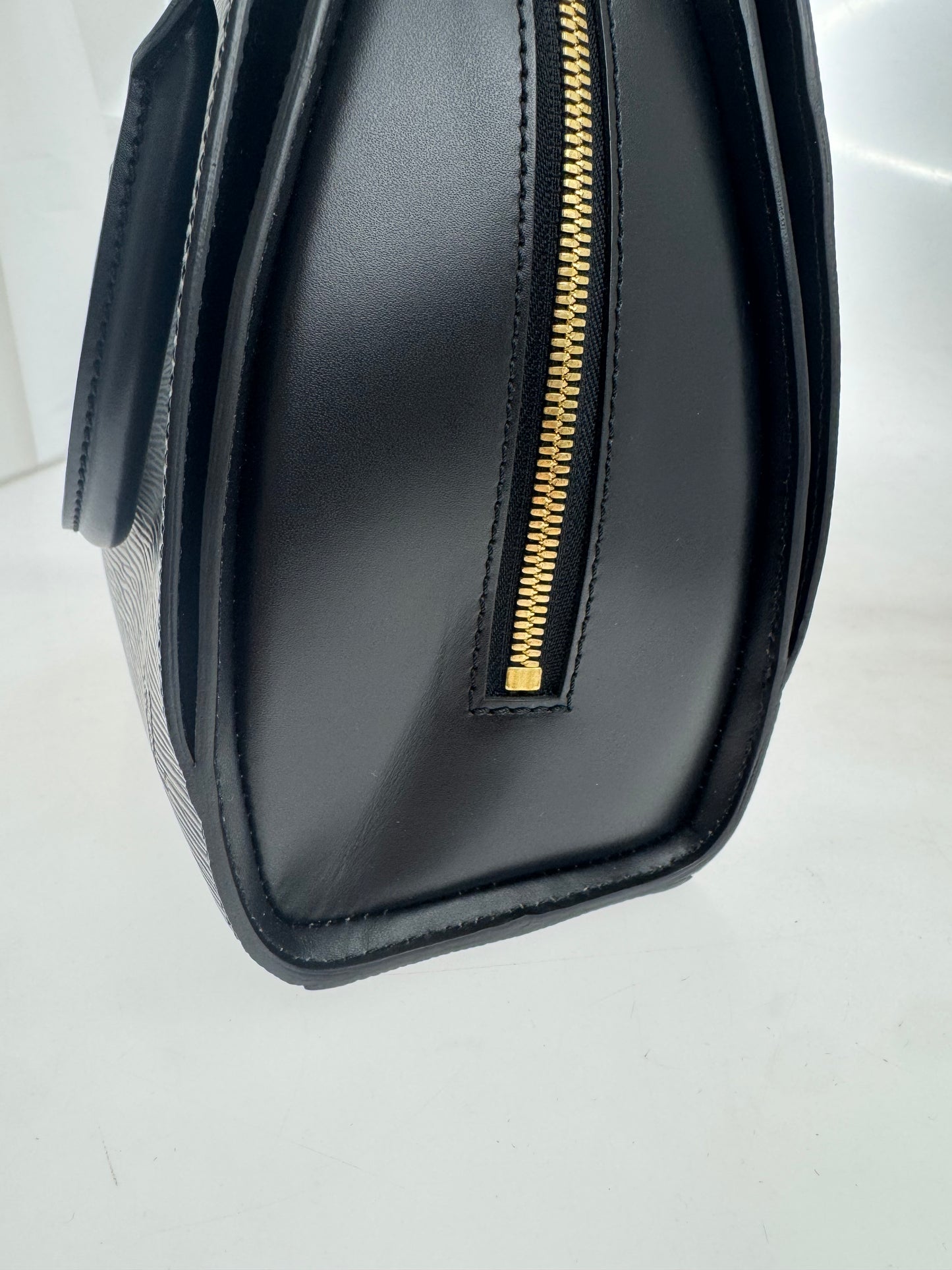 Louis Vuitton 1998 Black Epi Pont Neuf Handbag M52052