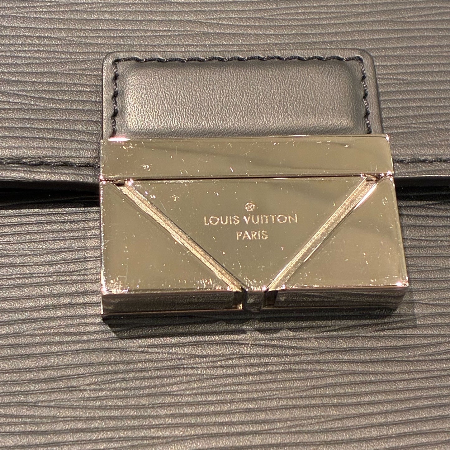 Louis Vuitton 2017 Black Epi Pochette Thames Clutch Bag M42742