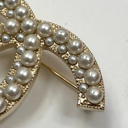 Chanel CC Costume Pearl Brooch Pin Gold A19V