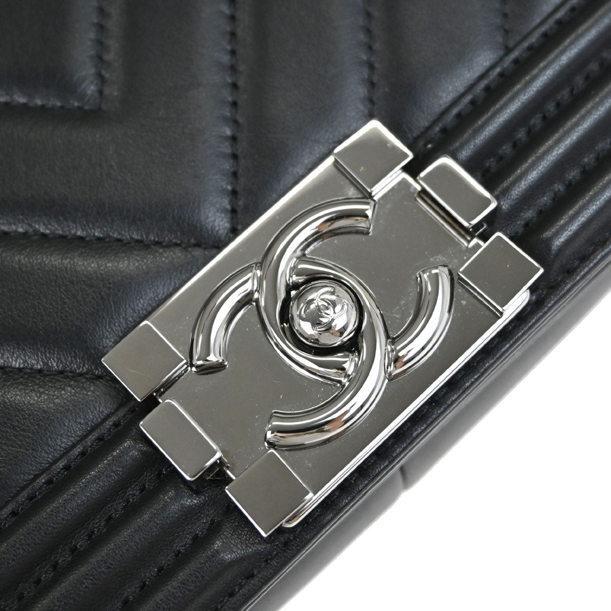Boy Chanel Black Lambskin Chevron Medium Shoulder Bag
