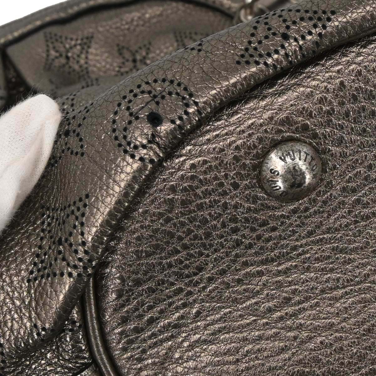 Louis Vuitton 2008 Silver Mahina XS Shoulder Bag M95718