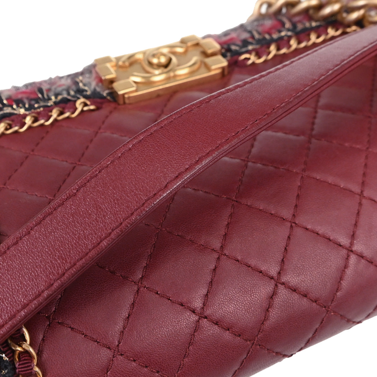 Boy Chanel 2016-2017 Red Lambskin Tweed Medium Shoulder Bag