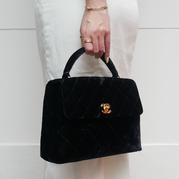 Chanel 1994-1996 Black Lambskin Jumbo Classic Flap Shoulder Bag