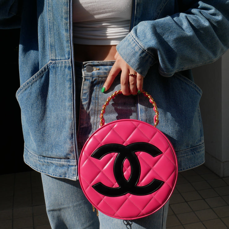 CHANEL Pre-Owned 1995 CC diamond-quilted Round Vanity Bag - Farfetch in  2023