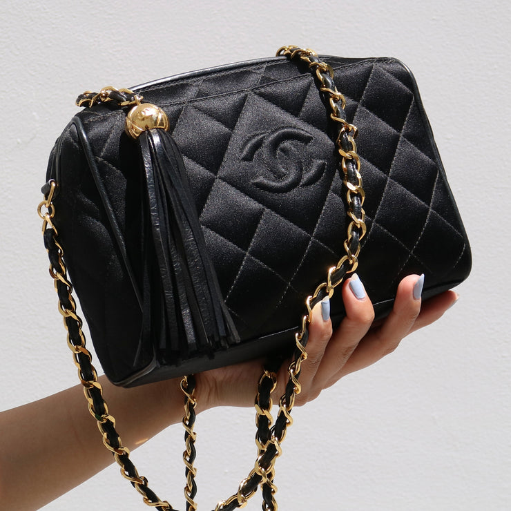 CHANEL 1994-1996 Black Satin Diamond Camera Bag Mini – AMORE Vintage Tokyo