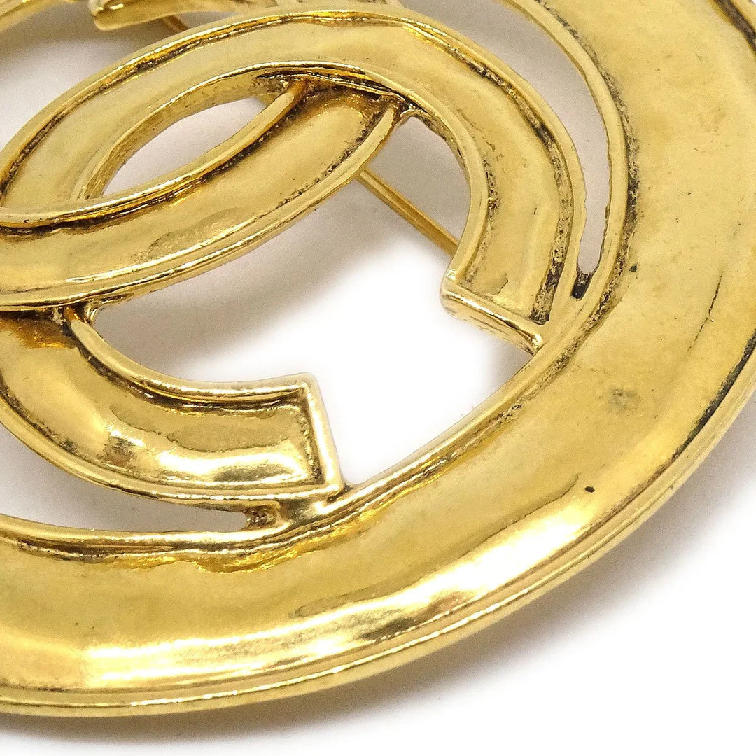 CHANEL Medallion Brooch Gold 94P – AMORE Vintage Tokyo