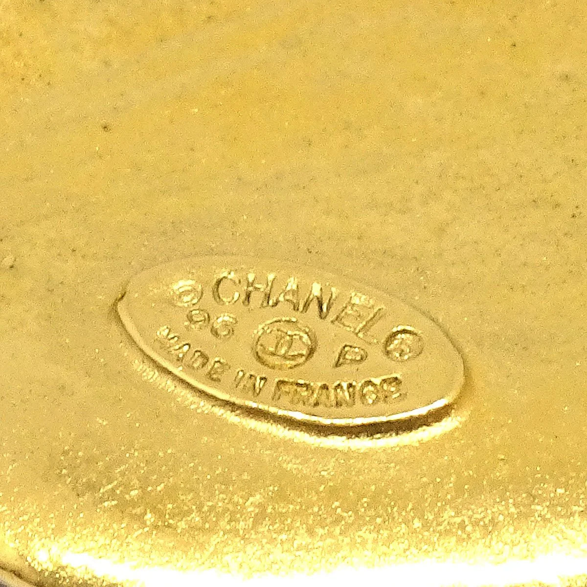 Chanel Round Brooch Gold 96P