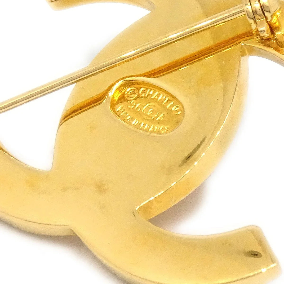 CHANEL 1996 CC Turnlock Brooch Gold Large