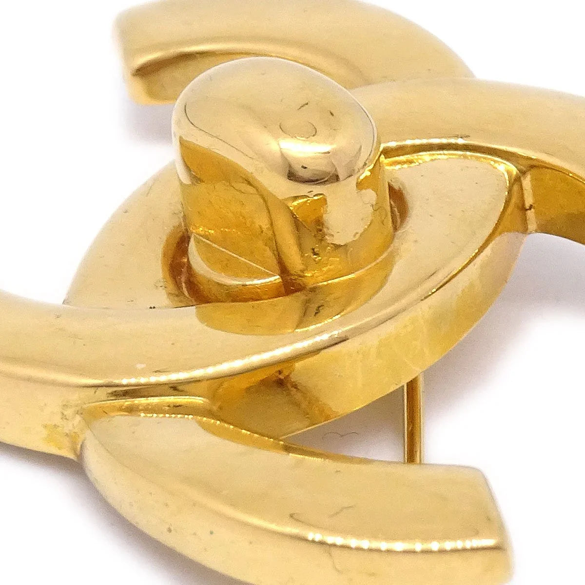 CHANEL Turnlock Brooch Gold Large 96A