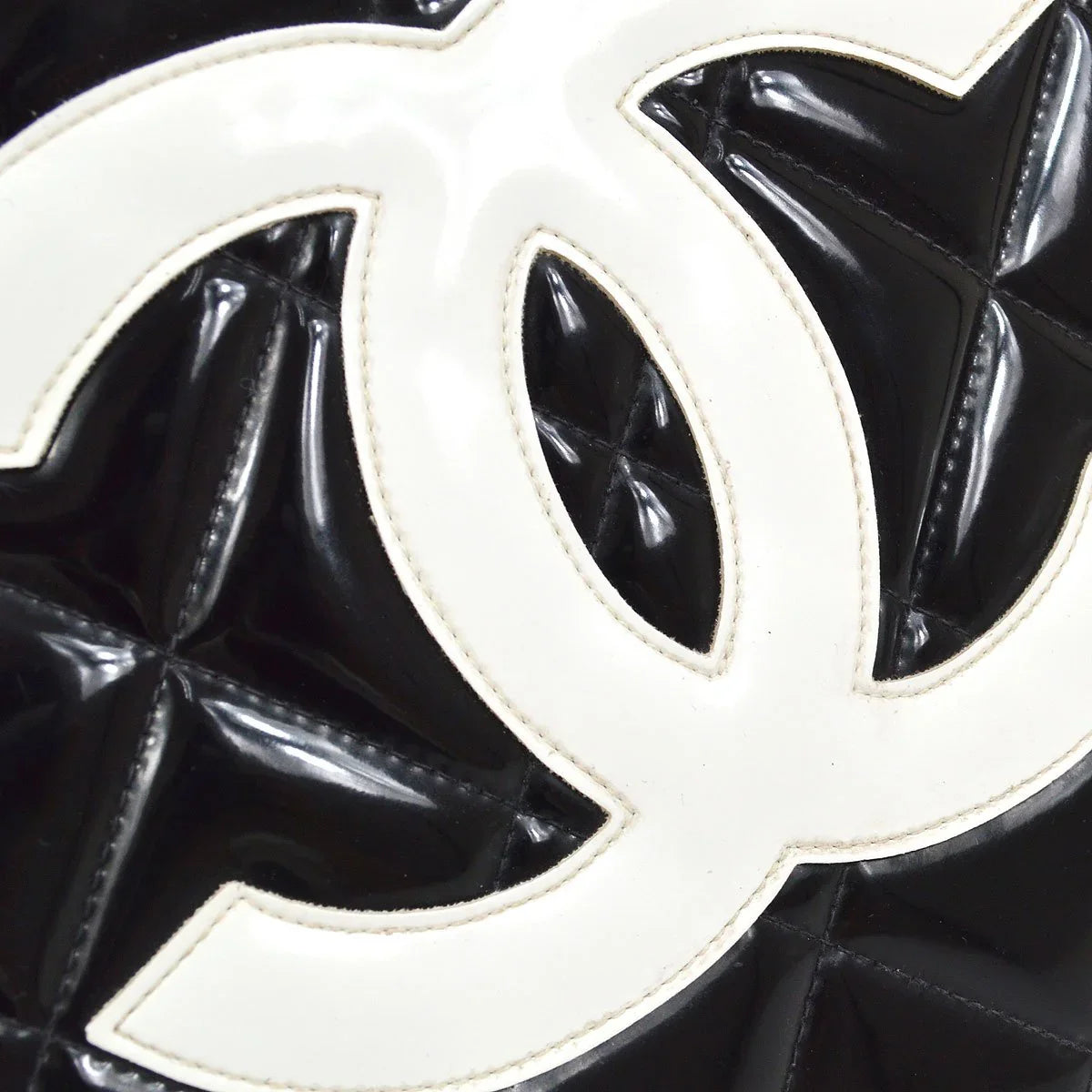 CHANEL * 1994-1996 Round Cosmetic Vanity Chain Hand Bag Black