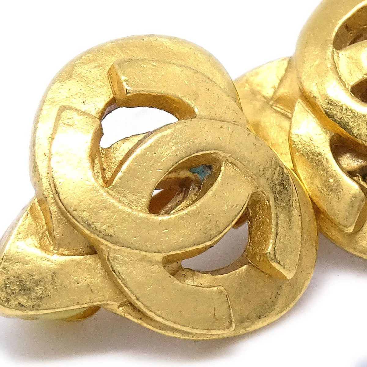 CHANEL 1997 Heart Earrings Gold small