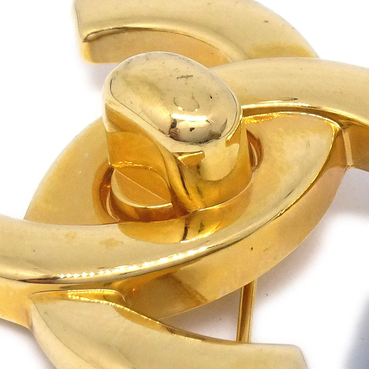 CHANEL Turnlock Brooch Gold Large