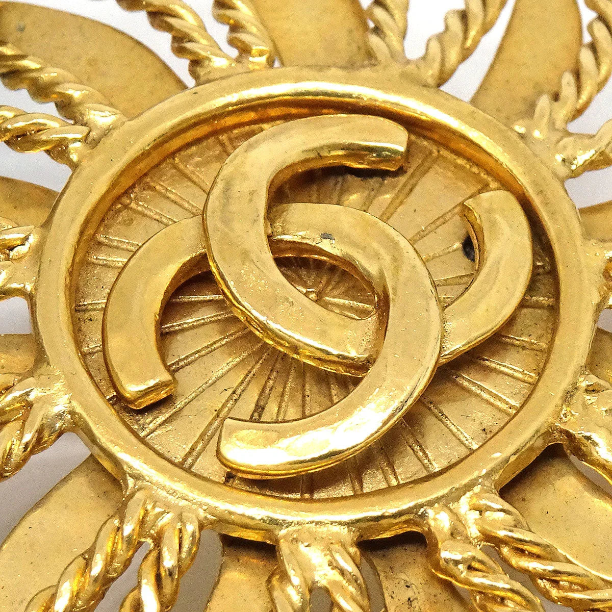 Chanel Sun Brooch Gold 94A