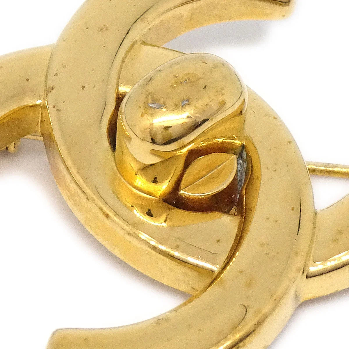 CHANEL 1996 CC Turnlock Brooch Gold 96P