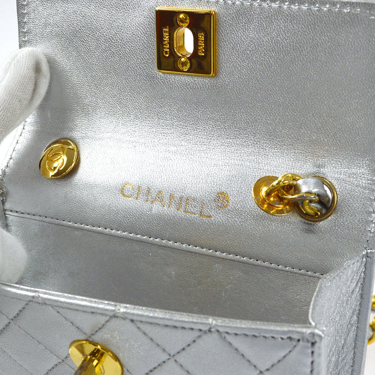 Chanel 1986-1988 Single Turnlock Handbag Beige Lambskin in Metallic