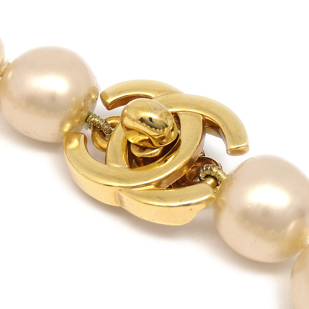 Chanel Turnlock Bracelet 96P Artificial Pearl – AMORE Vintage Tokyo