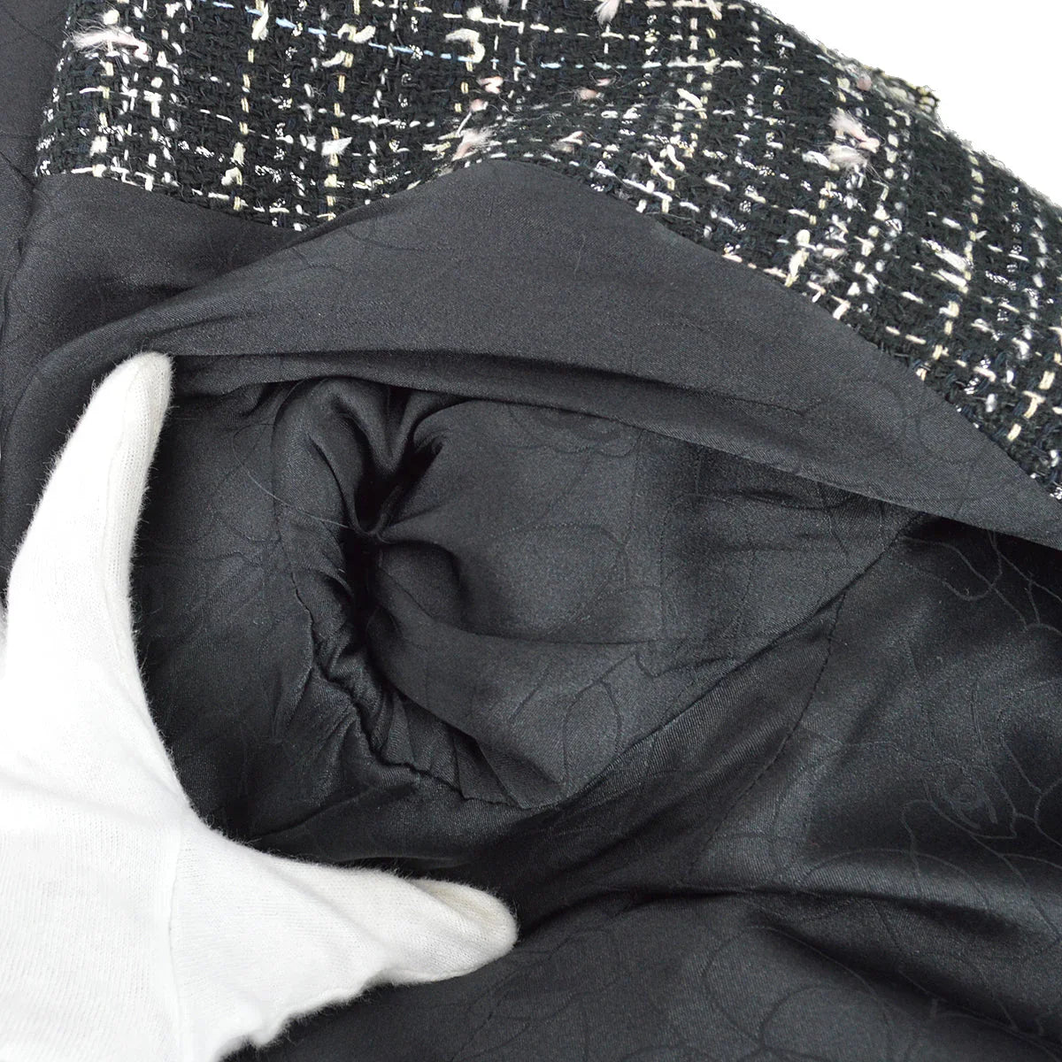 Chanel 2005 cruise crest-applique tweed coat #40