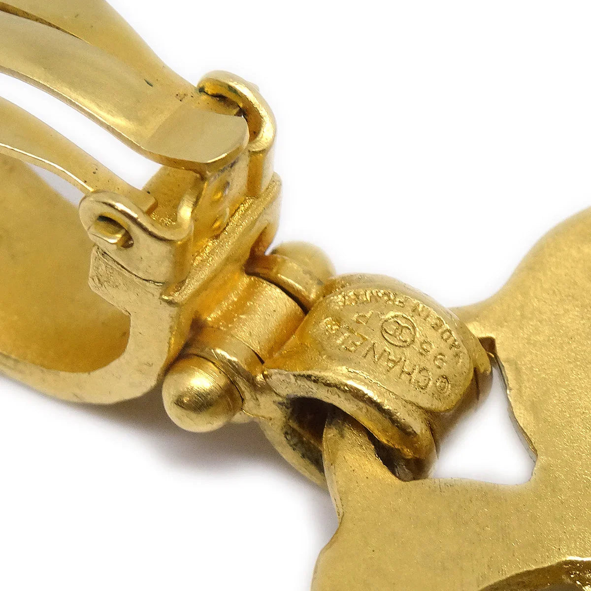 Chanel Dangle Heart Earrings Gold Clip-On 95P