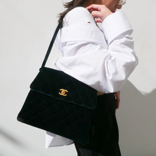 Chanel 1997-1999 Black Lambskin Medium Classic Double Flap Bag – AMORE  Vintage Tokyo